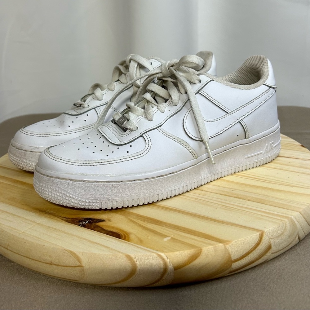 Nike Air Force 1 White Athletic Shoes| Size: 7Y